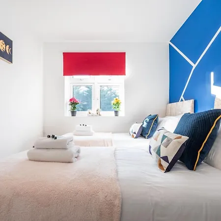 The Butterfly: Elegant 2-Bed Apartment Near Hatfield University Exterior photo