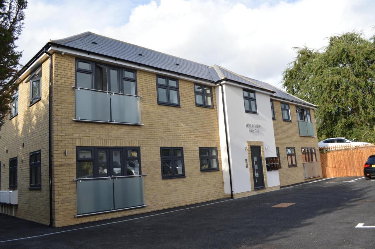 The Butterfly: Elegant 2-bed Near Hatfield Apartment *
