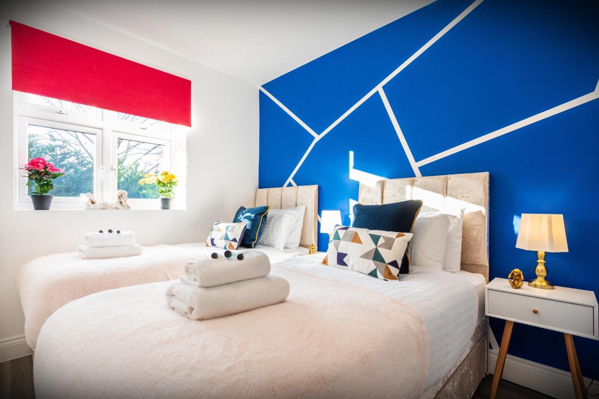 The Butterfly: Elegant 2-bed Near Hatfield